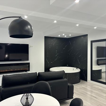 Black And White Suite Cervantes Castro Urdiales Esterno foto