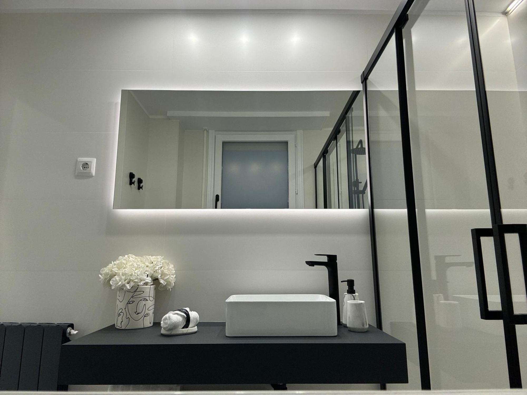 Black And White Suite Cervantes Castro Urdiales Esterno foto