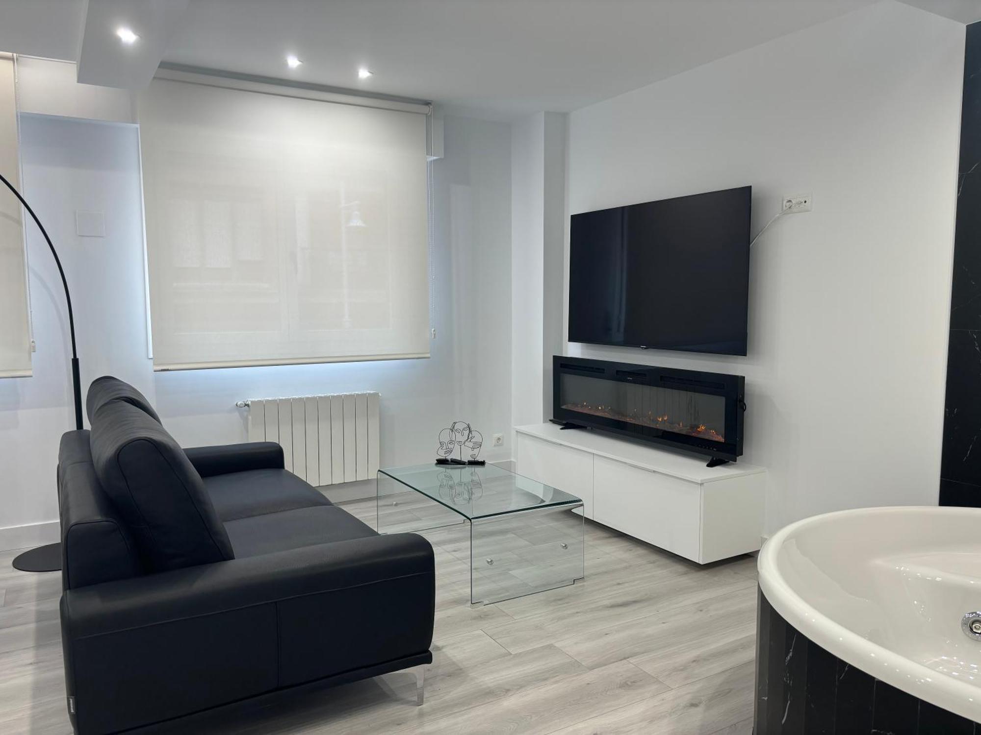 Black And White Suite Cervantes Castro Urdiales Esterno foto