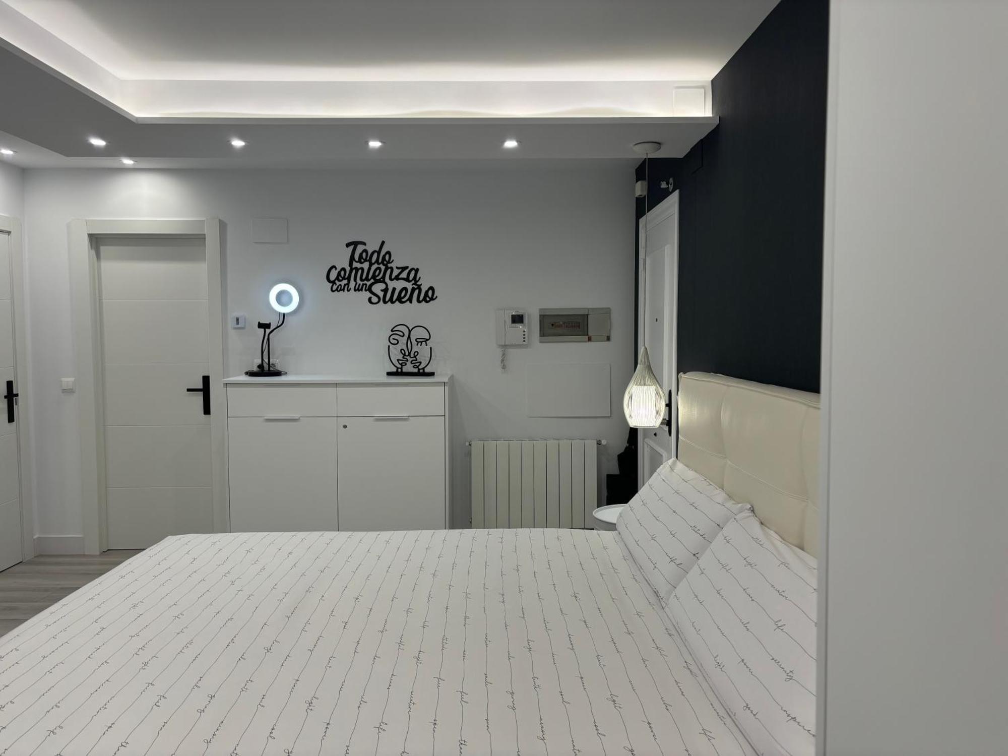 Black And White Suite Cervantes Castro Urdiales Esterno foto