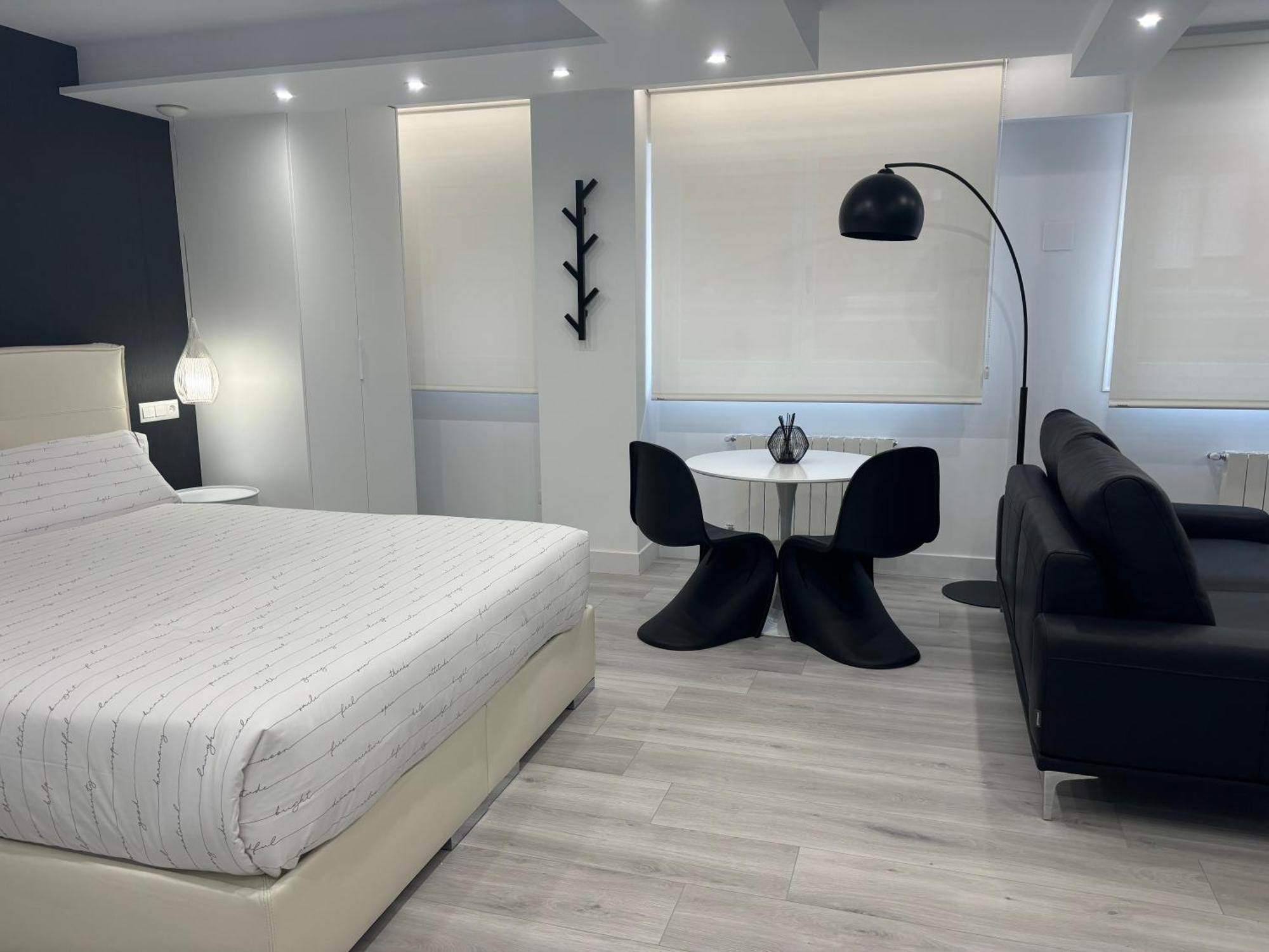 Black And White Suite Cervantes Castro Urdiales Esterno foto