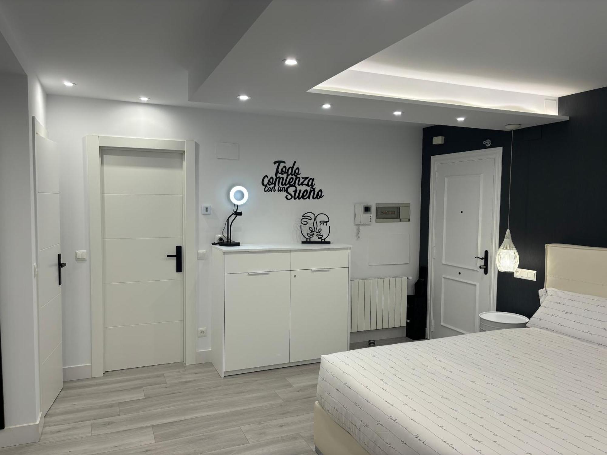 Black And White Suite Cervantes Castro Urdiales Esterno foto