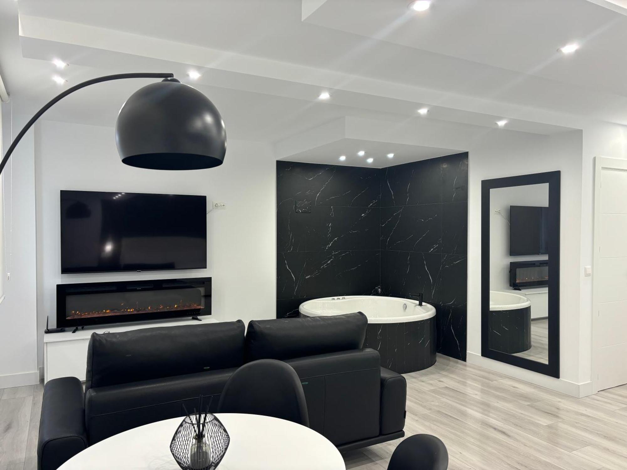 Black And White Suite Cervantes Castro Urdiales Esterno foto